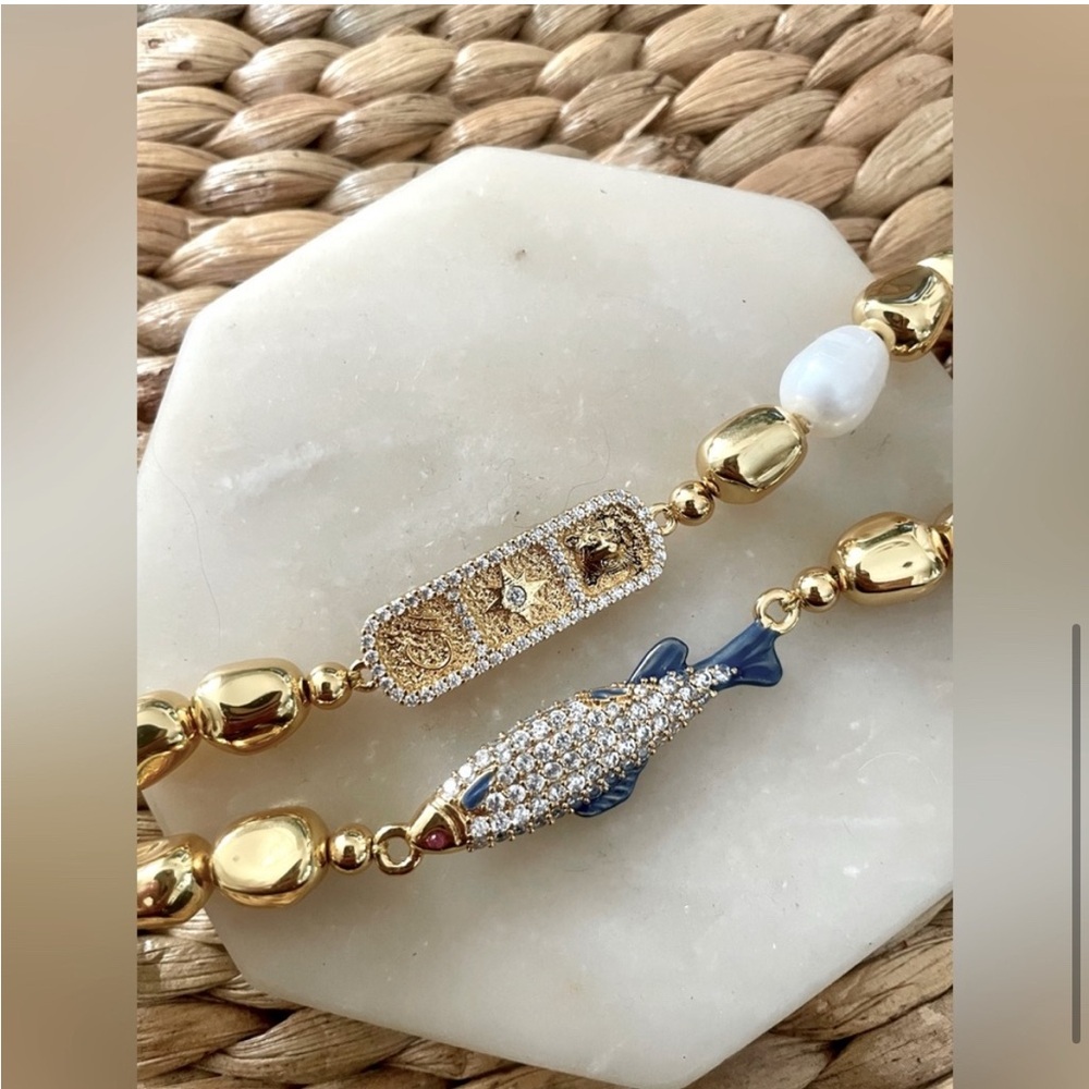 Camilla “Lockets Loaded” Phone Bracelet - Picture 5 of 9